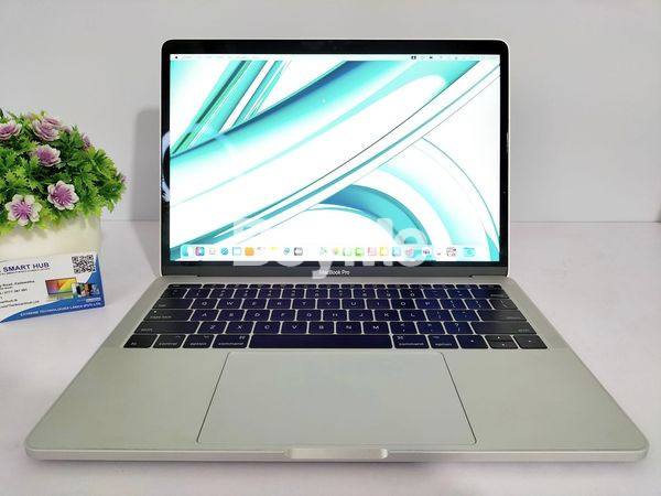 ORIGINAL APPLE MACBOOK PRO CORE I5 MID 2017